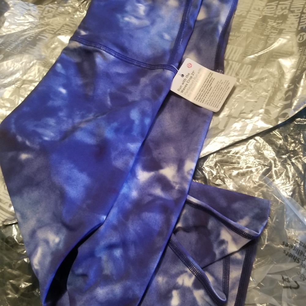 Lululemon Tie Dye Brand New! NEVER WORN Leggings - Picture 3 of 4